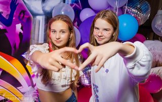 black-pink-parti-prazdnik-pkaznik